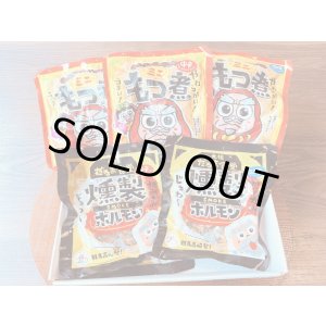 画像: だるま食堂のおつまみセット（もつ煮3種・燻製ホルモン2種/各1パック）